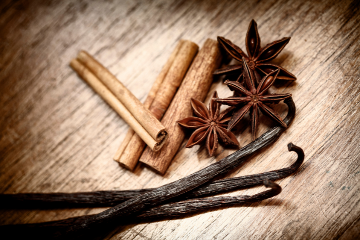 Cinnamon and Vanilla Spices For Low-Carb Infused Simple Syrups